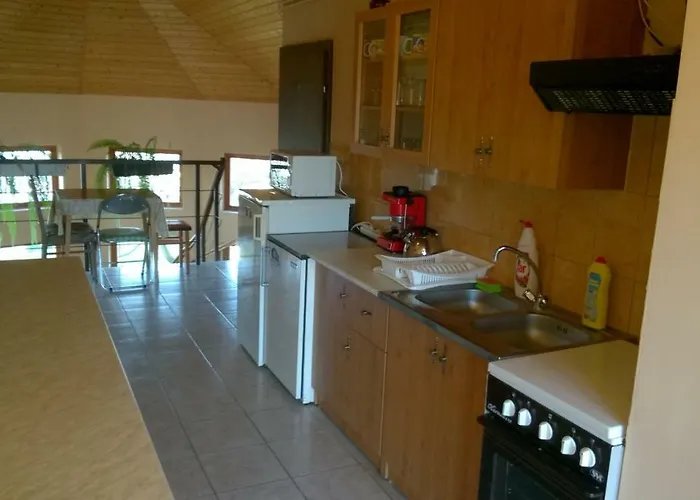 4fenyo Maganszallas Gazde/Camere de închiriat *
